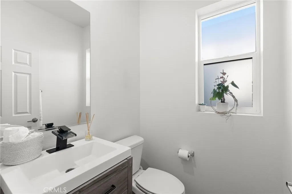 352 Alice, Rialto, California 92376 home-pic-18